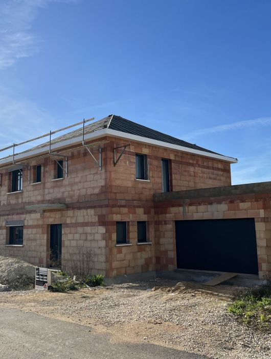Maison en brique en construction par FK Probat